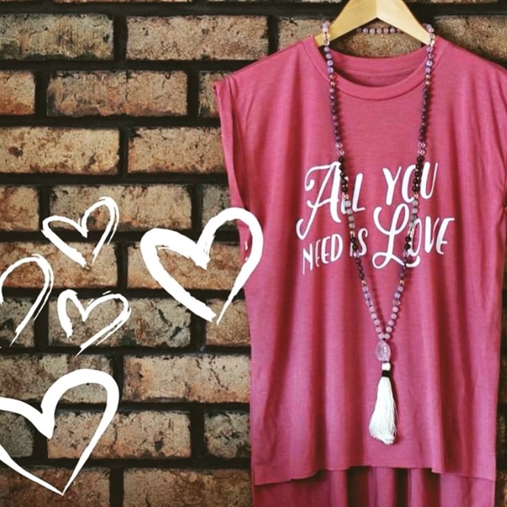 ❤️Love Hi-Low Tee❤️